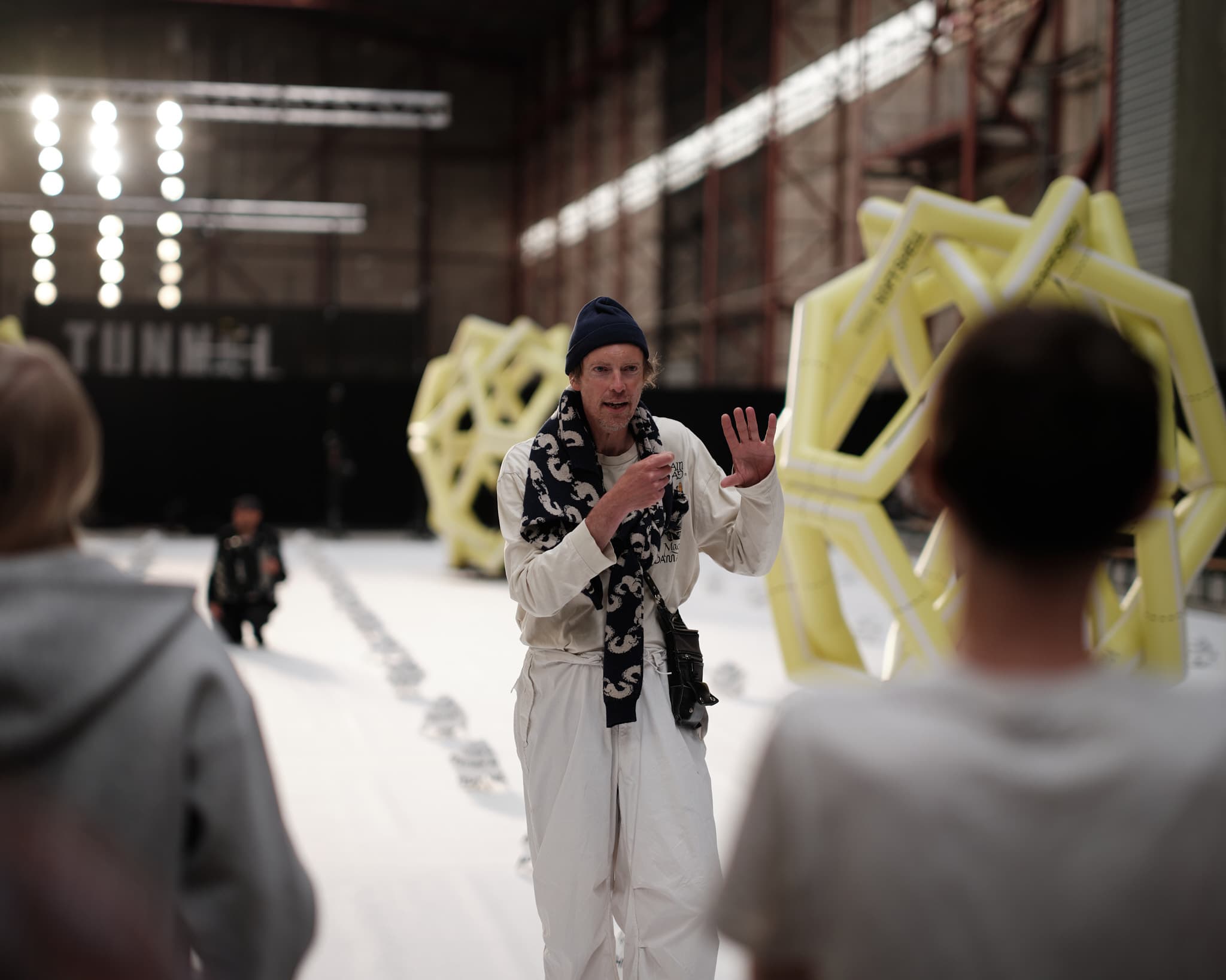 Behind the scenes photo 11