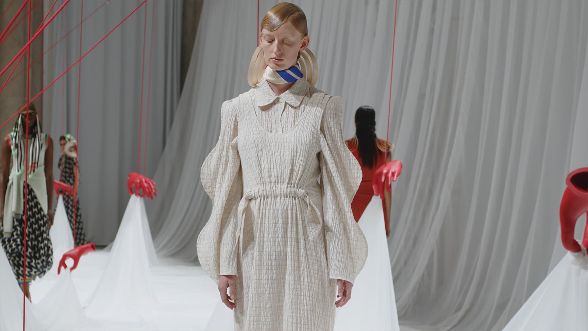 Runway moments – Henrik Vibskov Milan 5